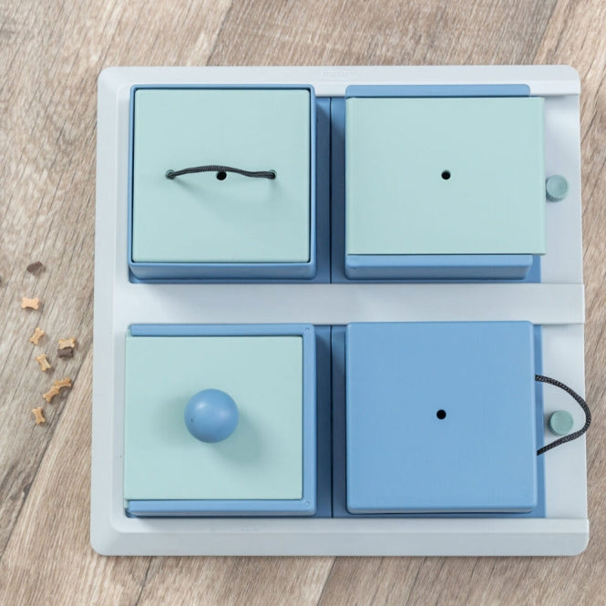 Trixie Dog Activity Poker Box 1